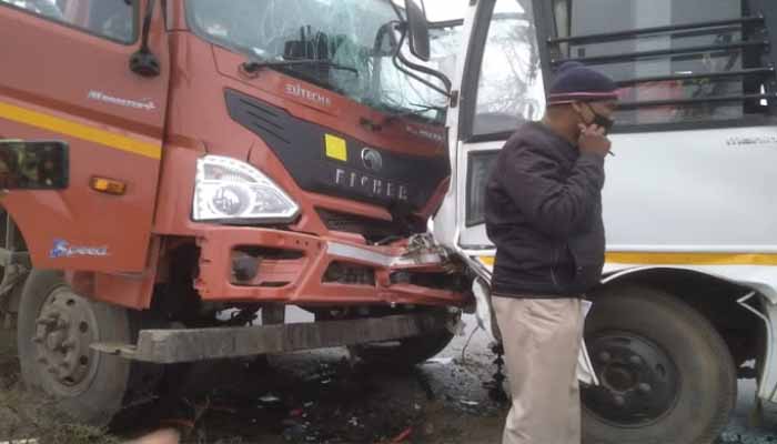 Accident: Truck collided with police bus, 20 soldiers injured