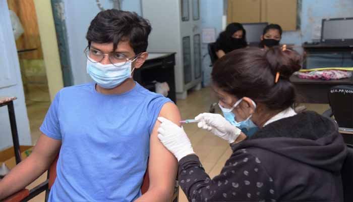 Teens Vaccination: 1.86 lakh got the vaccine on 1st day amidst huge enthusiasm