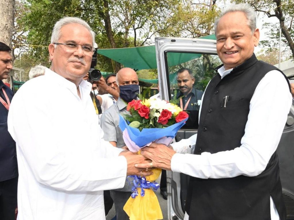Power Crisis: CM Baghel warmly welcomes Gehlot, will have a meeting with him