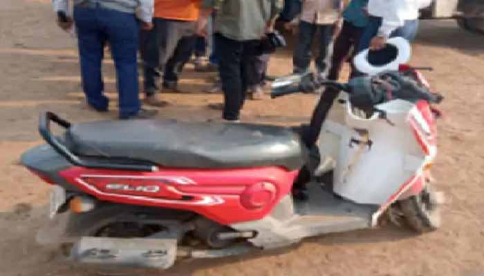 Accident: Scooty collided with dumper, mother-son died