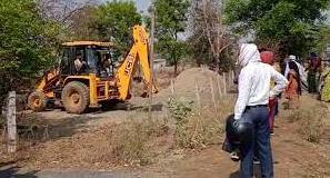 Bulldozers on Occupants : Flood of illegal occupations a big challenge