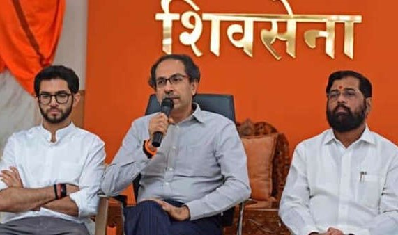 Maharashtra: 53 MLAs of Shiv Sena got notice, know what is the matter