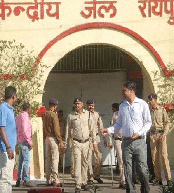 Raipur Central Jail: Two prisoners attacked each other with pieces of steel