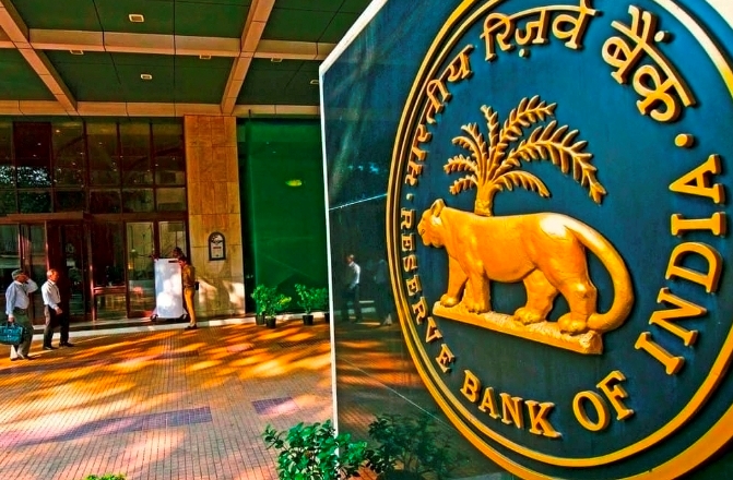 Bad News RBI Decision : Shock to 8 banks, 25 lakh fine on this bank of Chhattisgarh... is your account in this somewhere..?