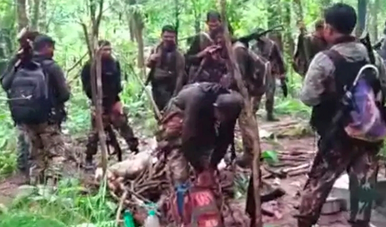Big Naxali News : Naxalites ran away after seeing Maoist camp demolished by soldiers