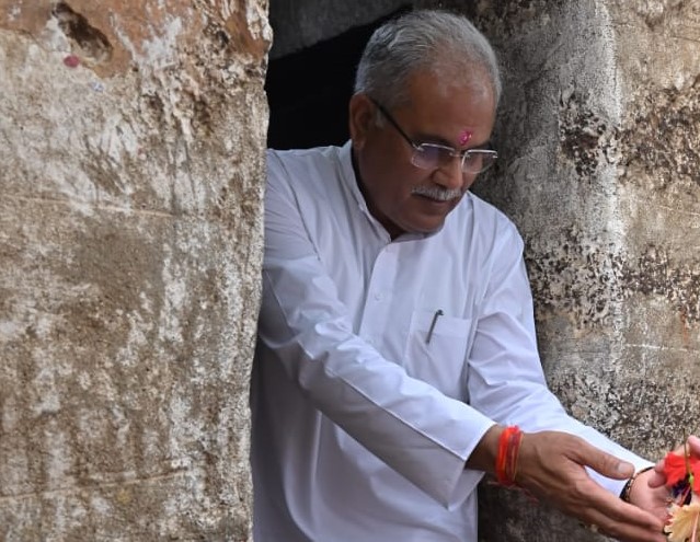 CM in Balod District: When CM Baghel bowed his head at the dog's memorial, know...?