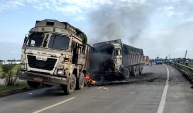 National Highway: Two trucks collide, driver trapped in cabin burnt alive