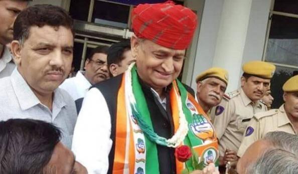 Rajasthan Political Crisis: Ashok Gehlot reached Delhi, today's future decision