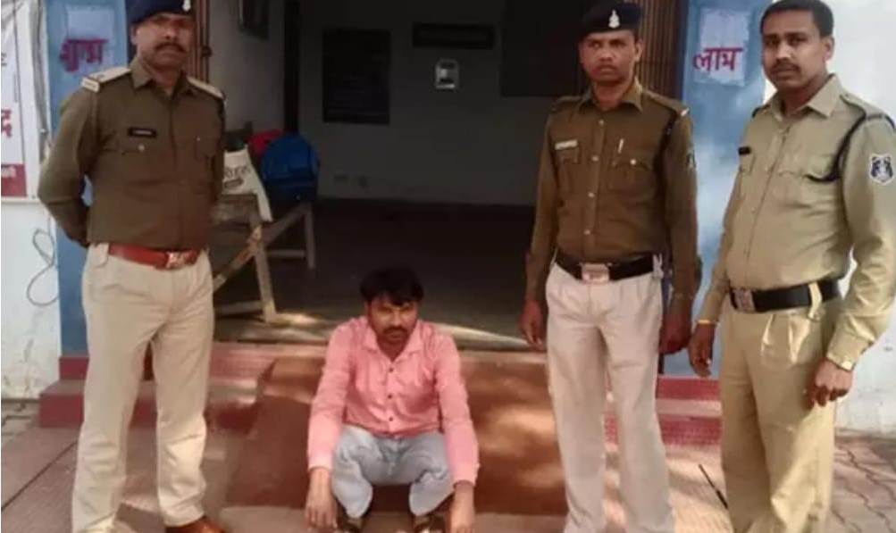 Teacher Arrested: Dirty teacher arrested… wanted to escape thinking of mental patient… but police