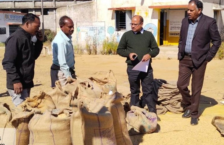 Collector Action : No one is well... Collector seized 111 bags of mixed paddy...again