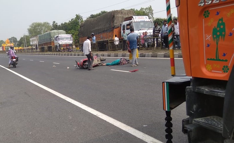 Jabalpur Incident: Truck collided with a motorcycle, got stuck in the tire and dragged it for 30 meters, died on the spot