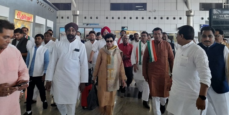 National Convention: State in-charge of Congress, Kumari Selja reached Raipur… After review, the work will be divided among the leaders