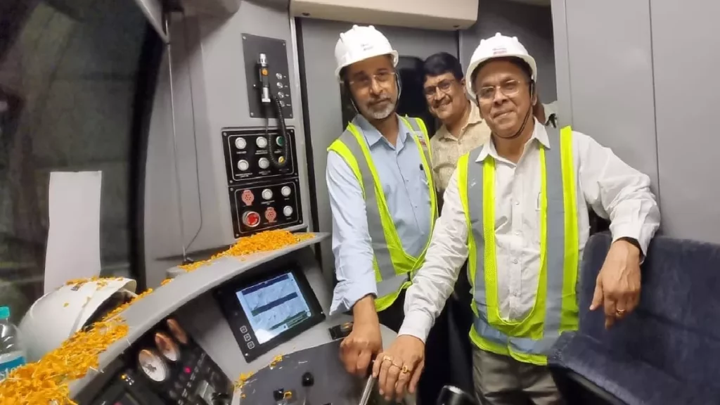 Kolkata Metro: History created amazing…! Metro ran from under the river Ganga…enjoy the thrilling video