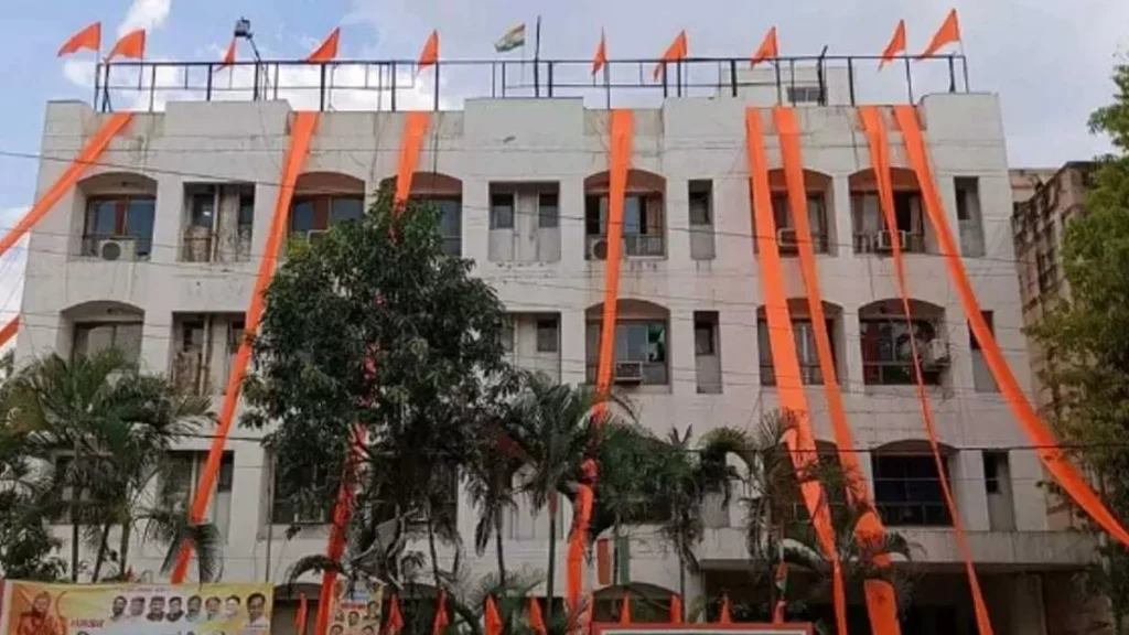 Madhya Pradesh Congress: Party office decorated with saffron color ... know why
