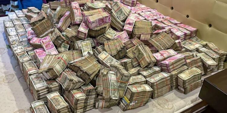 Karnataka Assembly: Cash worth Rs 1.54 crore recovered before elections… officials are counting VIDEO