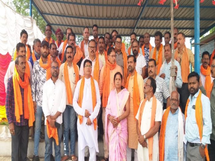 CM ki Bhent Mulakat: Big blow to Congress… including angry sarpanch, more than 100 Congressmen join BJP