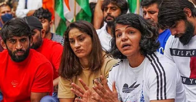 Wrestler Strike: Wrestlers Sakshi, Punia and Vinesh return to their jobs, the movement will continue