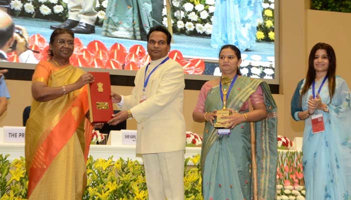 President honored Bemetara and Surguja for land management