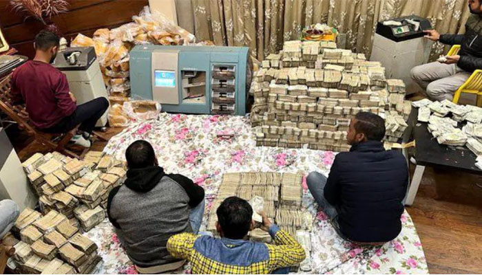 BREAKING: Big action by Income Tax Department, 4 states seized Rs 94 crore cash, diamonds worth Rs 8 crore, more than 30 luxury watches, more than Rs 1 billion…