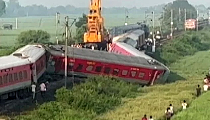 Another train accident… speed of 128 km and sudden brake… 4 people died… more than 40…