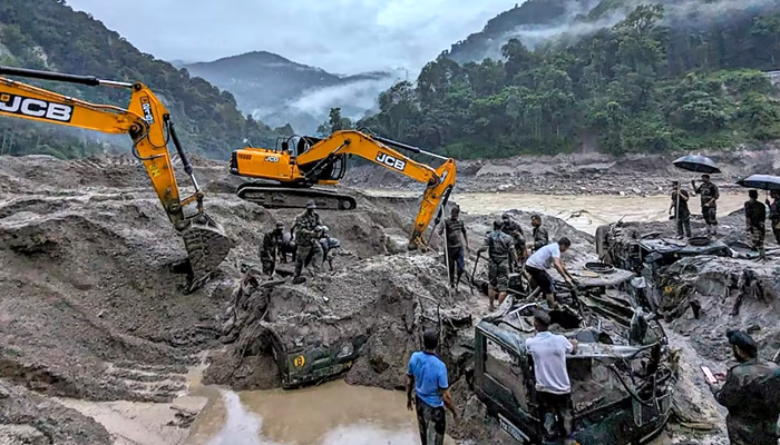 56 people died due to flood in Sikkim, 3 thousand tourists stranded; A total of 2413 people were saved..