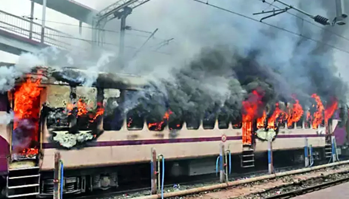 Burning Train: Major accident averted, packed train and raging fire; 500 passengers saved from burning train...