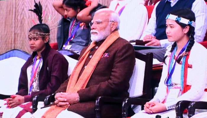Prime Minister Modi made Sukma's student sit with him in the 'Pariksha Pe Charcha' program…