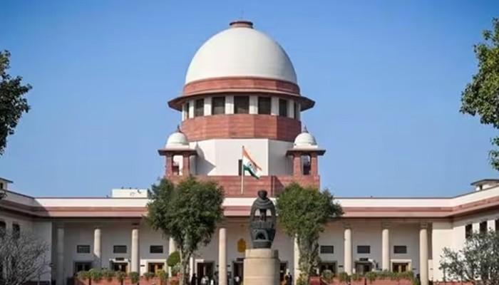 The Supreme Court reprimanded the High Court, said - a housewife during the day...