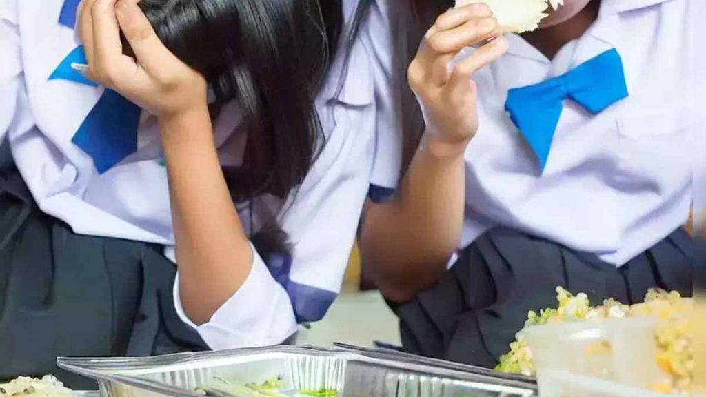 noiada More than 100 students become victims of food poisoning after eating food in hostel