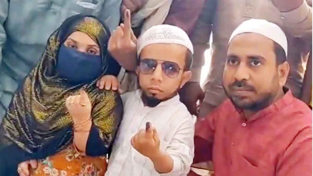 Cute Couple: Two and a half feet tall Azim and Begum Bushra cast their vote, even approached the police for marriage…