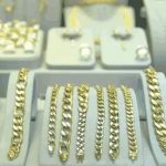 Gold Costlier On Akshaya Tritiya : अक्षय तृतीया पर सोना 1,384 रुपए महंगा हुआ