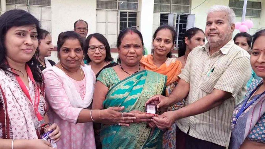 lucky! Voter's sudden luck shines; Diamond ring won in lucky draw