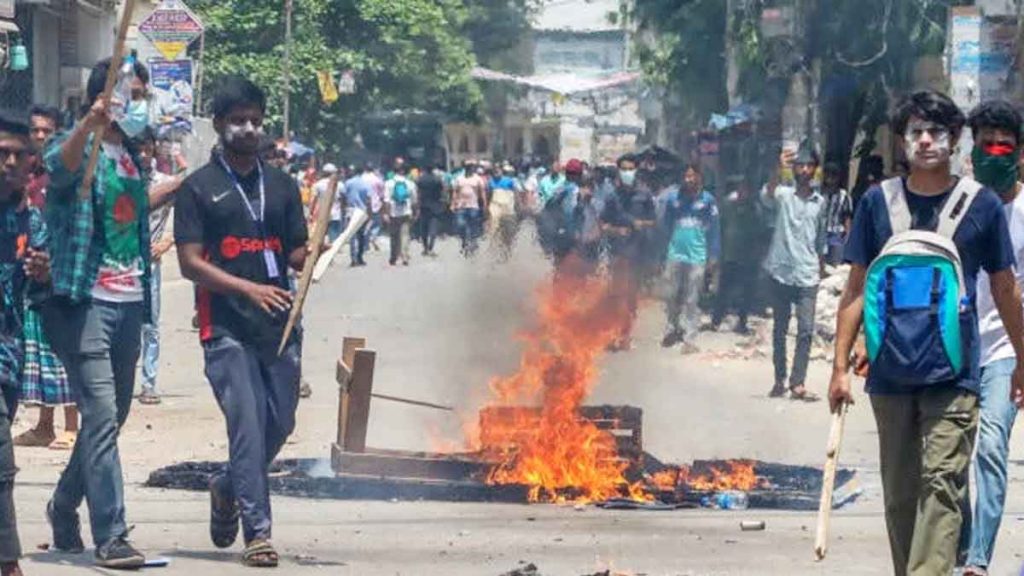 Bodies of 20 leaders of Hasina's Awami League were found; The house of a famous singer was also burnt.