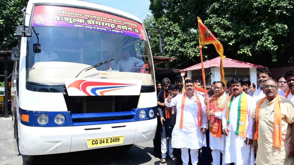 CM Vishnu Dev Sai flagged off the bus of devotees going to visit Maa Bamleshwari