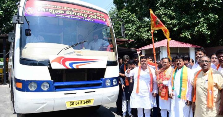 CM Vishnu Dev Sai flagged off the bus of devotees going to visit Maa Bamleshwari