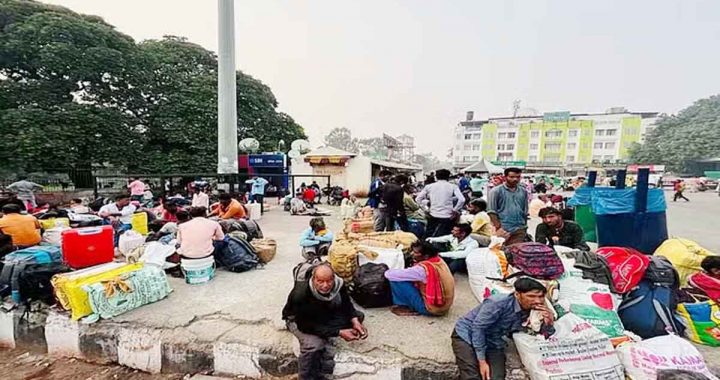 Exodus of migrant laborers from Kashmir Valley