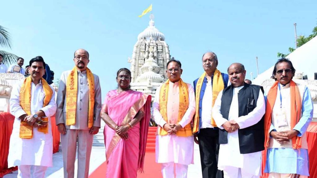 President Murmu and the Governor visited Lord Jagannath in the capital