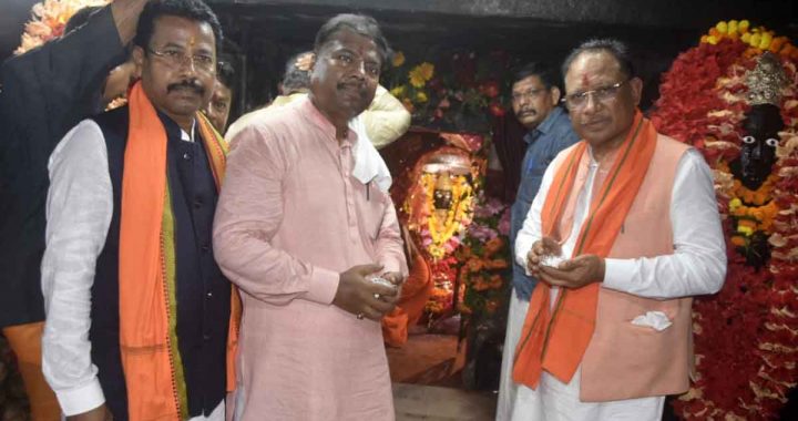 On the second day of Navratri, Chief Minister Vishnudev Sai reached the court of Maa Danteshwari, the revered goddess of Bastar…