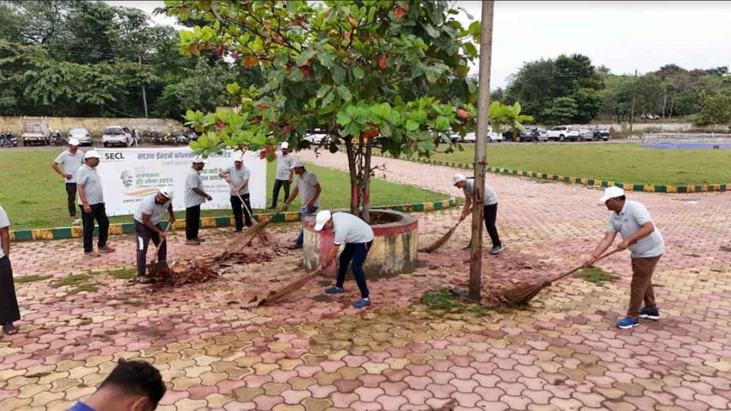 In the Cleanliness is Service Campaign, SECL conducted a cleaning campaign at the Chhath Ghat of Arpa River