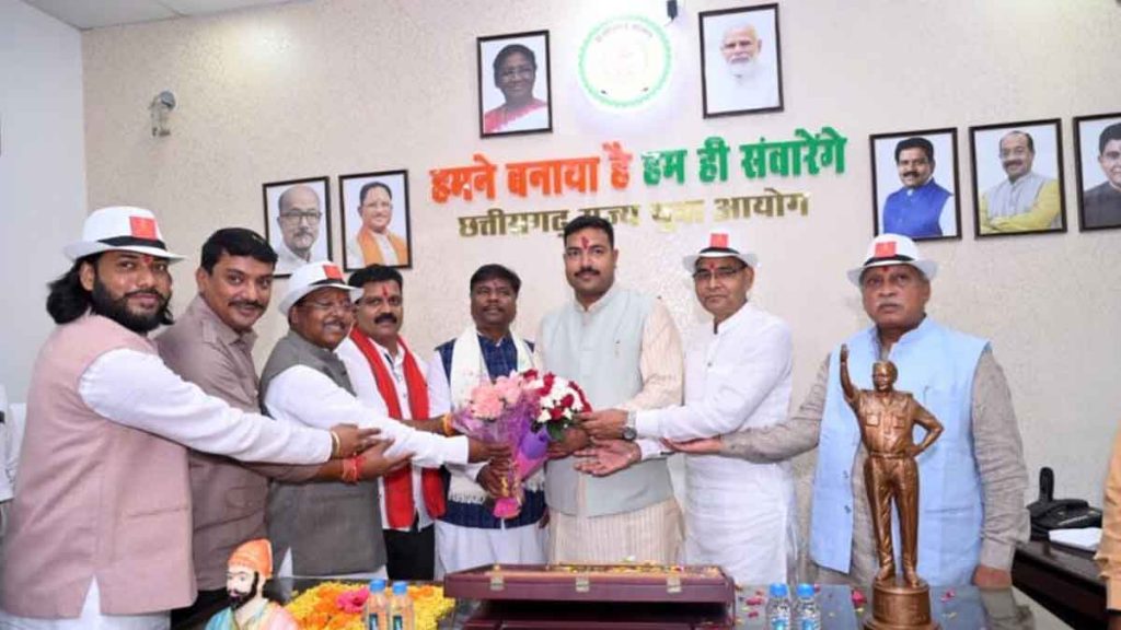 Vishwa Vijay Singh Tomar took over as the Chairman of the State Youth Commission