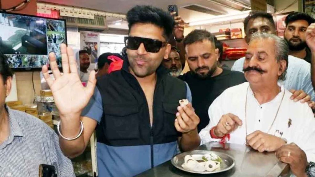 Despite the concert being cancelled due to rain, Guru Randhawa made his fans happy in this way...