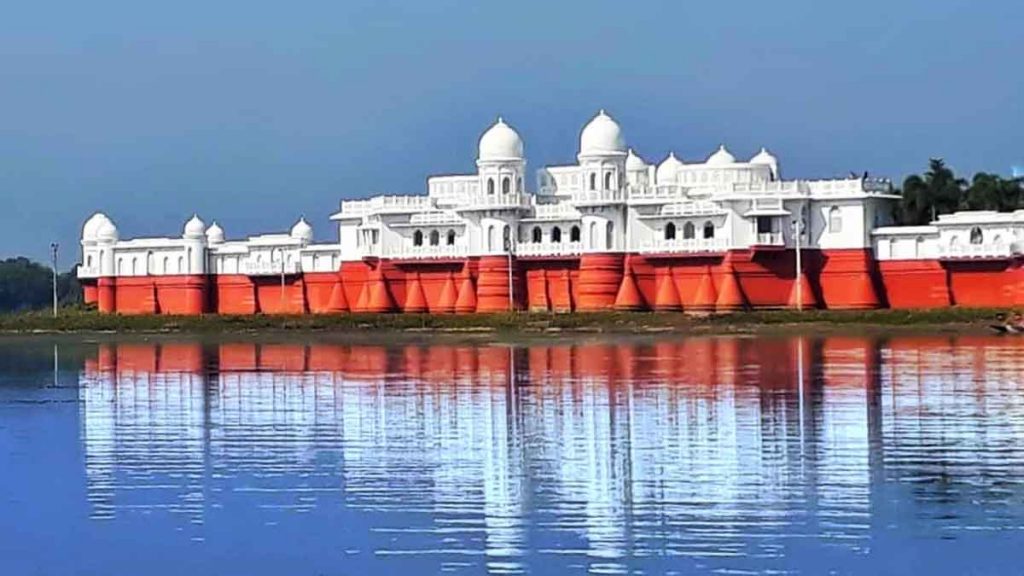 Neermahal is a wonderful blend of Hindu and Muslim architectural styles