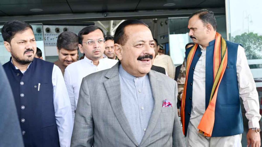 Union Minister of State Dr. Jitendra Singh was warmly welcomed by Health Minister Jaiswal at the airport