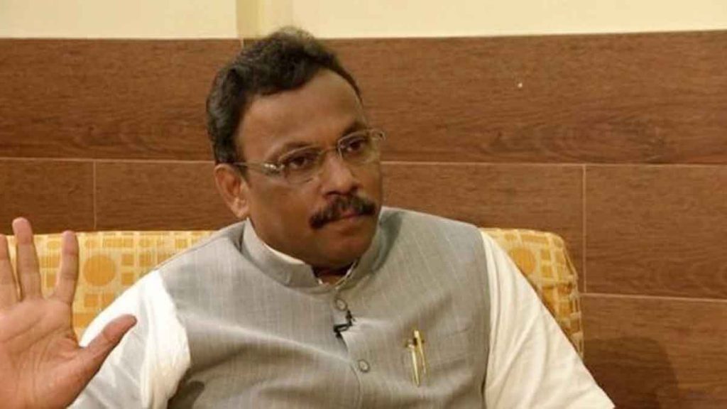 Vinod Tawde accused of distributing notes for votes