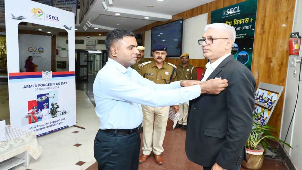 Contribution collected on Armed Forces Flag Day at SECL Headquarters