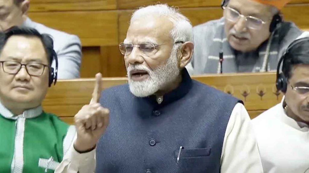 PM Modi's befitting reply to the opposition in Parliament