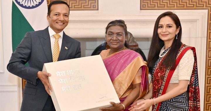 Naveen Jindal and Shalu Jindal presented the national flag prepared from people's thread to the Honorable President