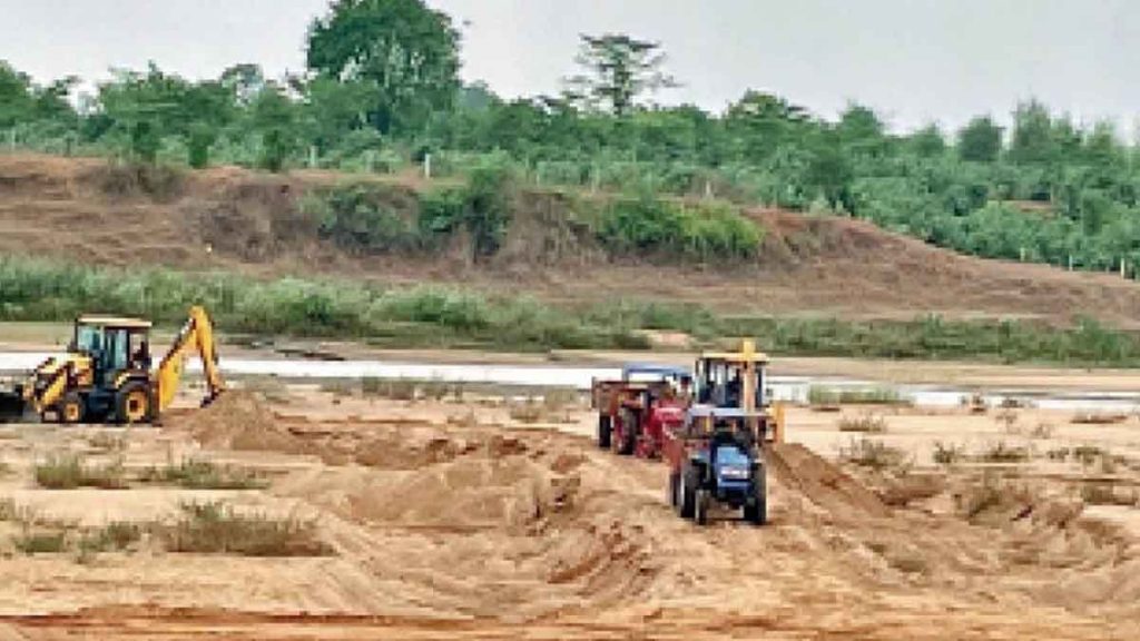 Illegal excavation in all four directions of the city, the mineral department is facing shortage of staff