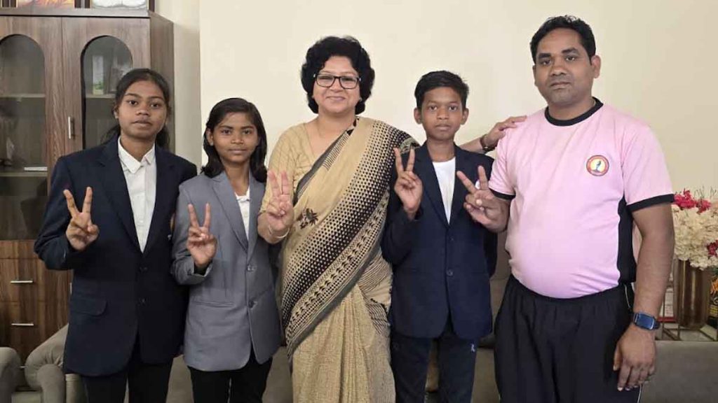 7th Khelo India Youth Games, Chhattisgarh Women and Men Mallakhamb team left for Bodh Gaya Bihar