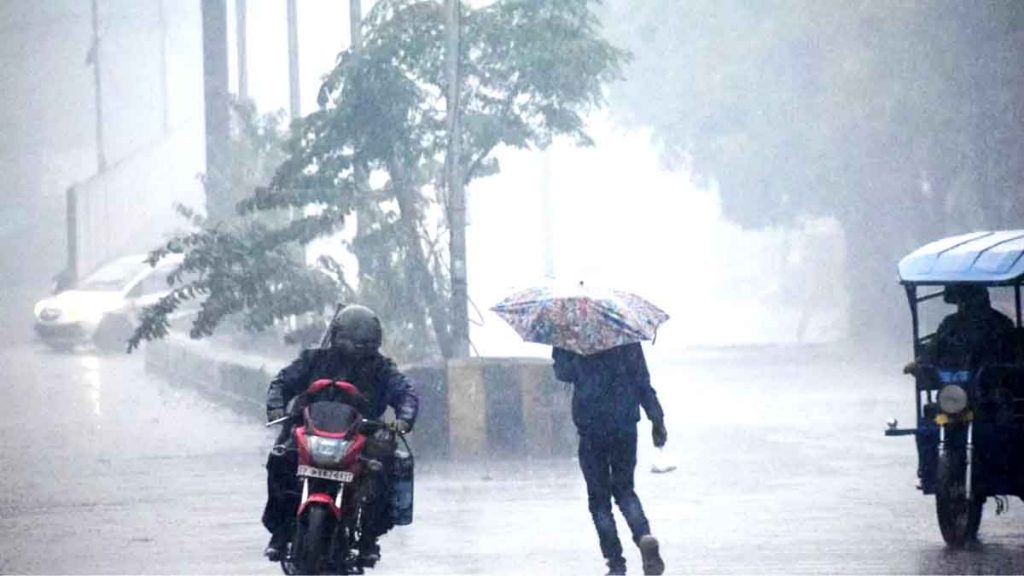 Storm, rain and warning: changing weather, deteriorating balance
